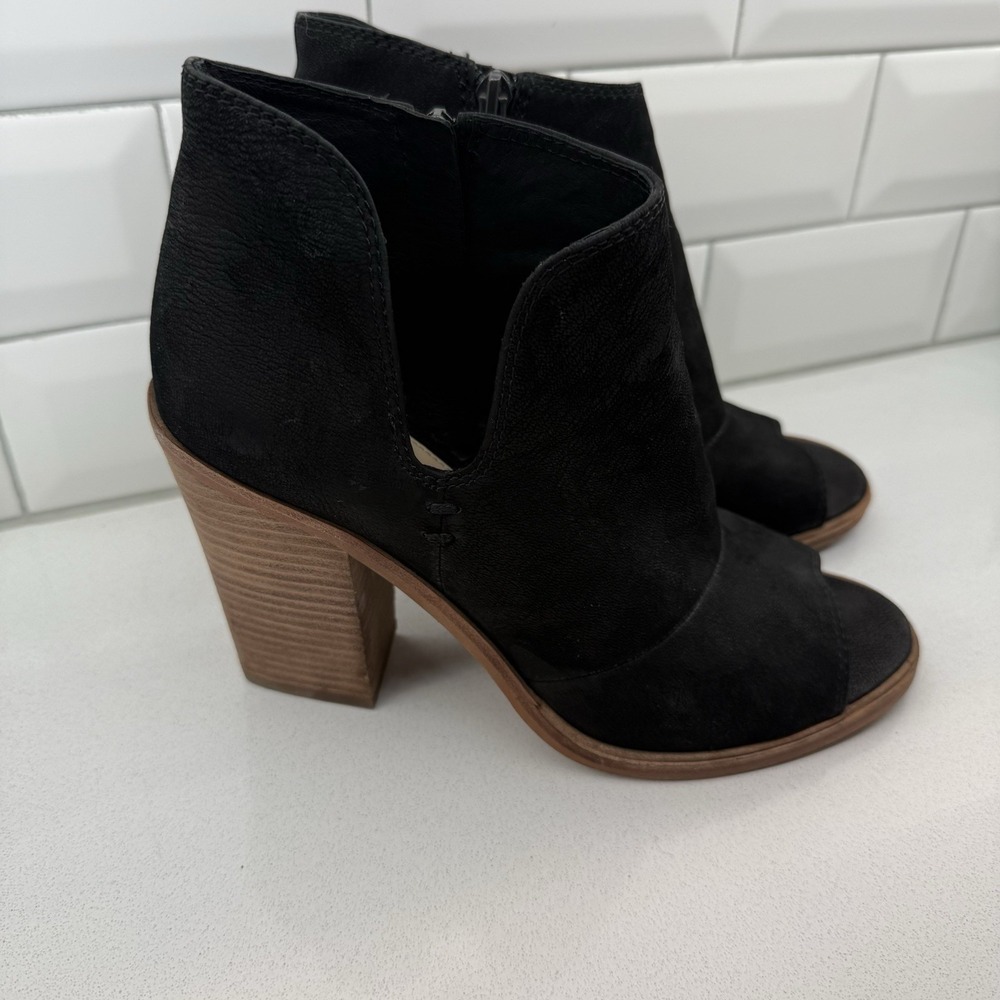 Vince Camuto Katleen Leather peep toe booties in Black - Size 8.5